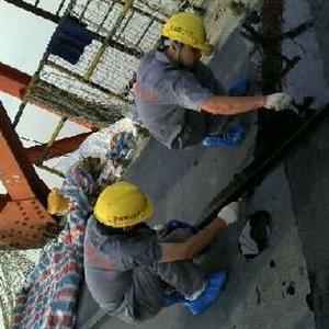 乐鱼官方网站-乐鱼(中国)员工在做复合润滑涂层